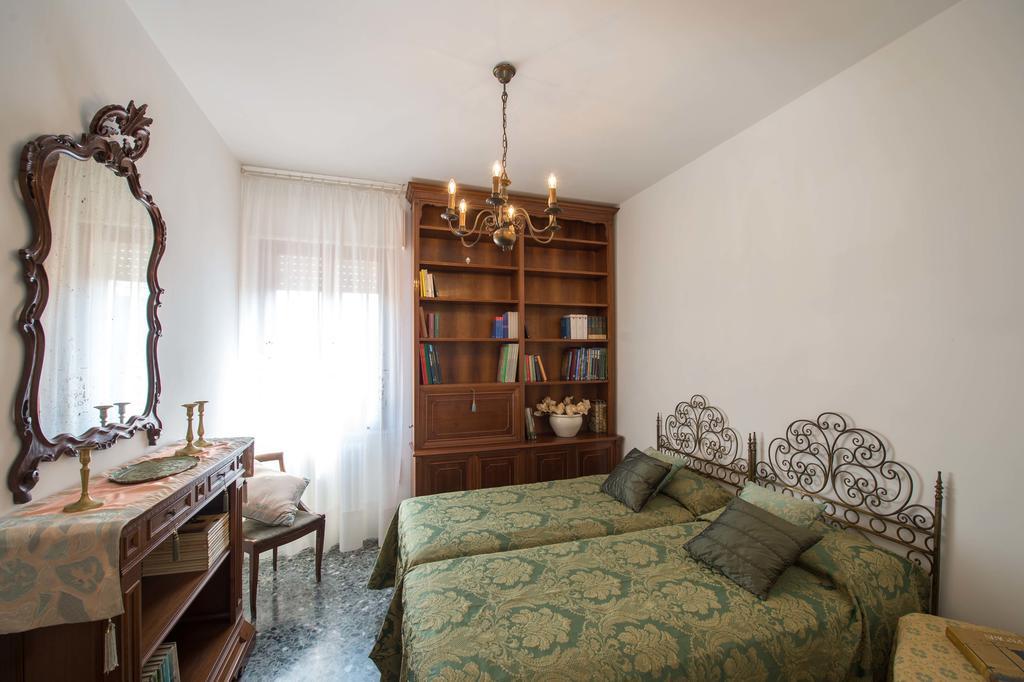 Savoia & Jolanda Apartments 2 Veneţia Cameră foto